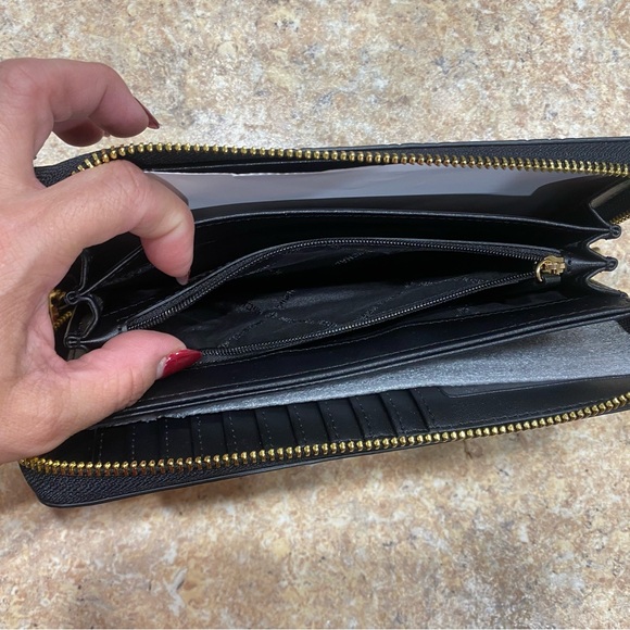 Michael Kors Jet Set Large Travel Continental Black Wallet NWT - Picture 6 of 10